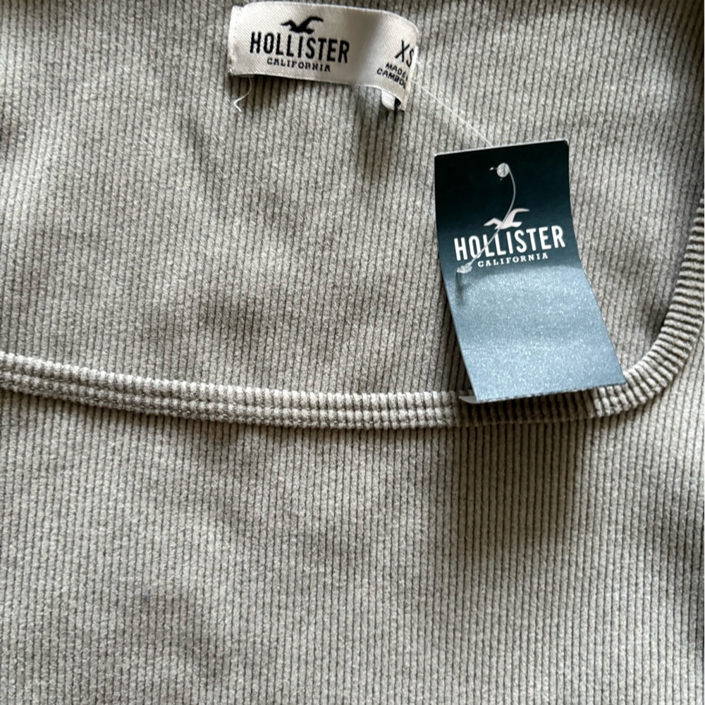 Hollister Light Gray Ribbed Top - Picture 2 of 2